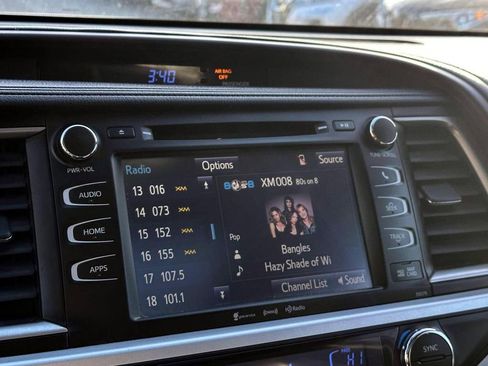 Used 2018 Toyota Highlander XLE image 28