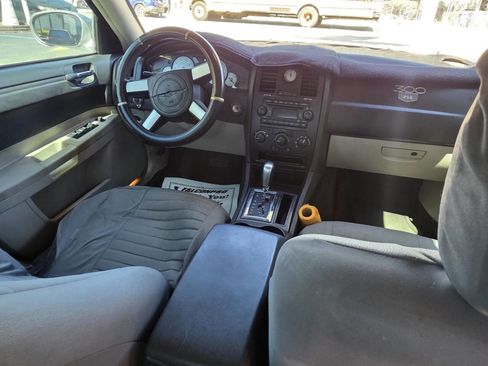 Used 2005 Chrysler 300 RWD image 13
