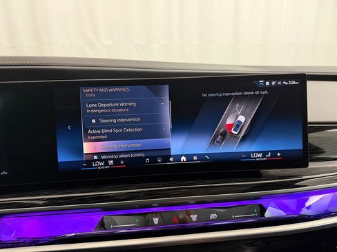 Used 2025 BMW 740i xDrive image 28