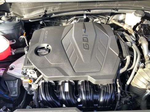 Used 2024 Kia Sportage LX image 9