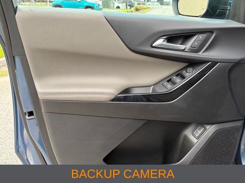 Used 2025 Chevrolet Equinox LT w/ Convenience Package II FWD image 3