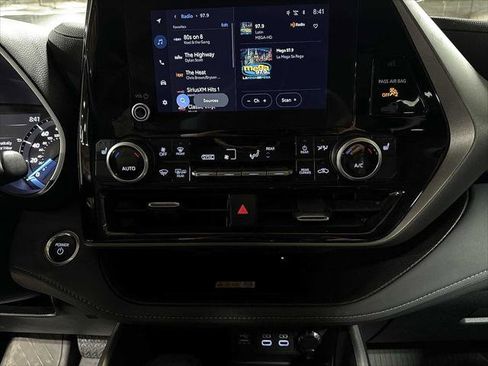 Certified 2025 Toyota Highlander XLE image 22