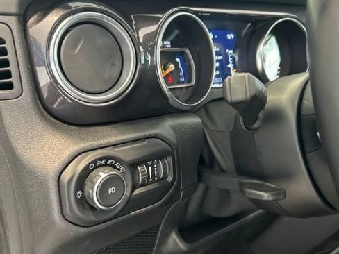Used 2021 Jeep Wrangler Unlimited Sahara AWD/4WD image 8