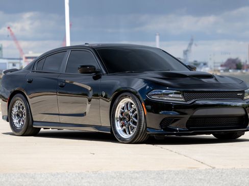 Used 2016 Dodge Charger SRT Hellcat w/ Harman/Kardon Audio Group RWD image 4