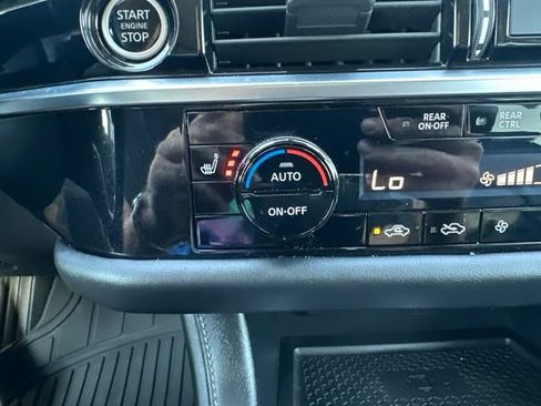 Used 2023 Nissan Pathfinder SL w/ Black Appearance Package AWD/4WD image 22