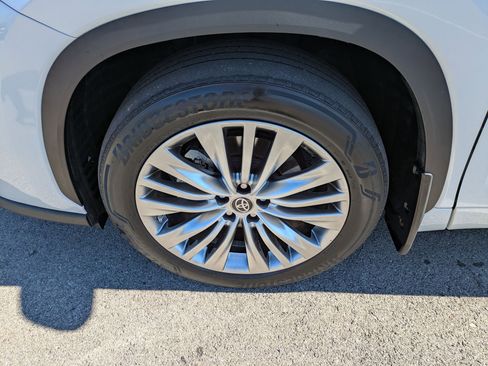 Used 2023 Toyota Highlander image 26