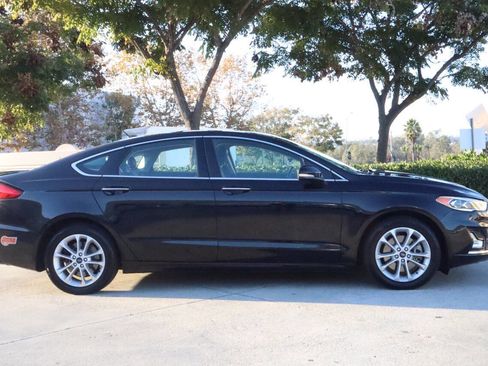 Used 2020 Ford Fusion Energi Titanium image 3