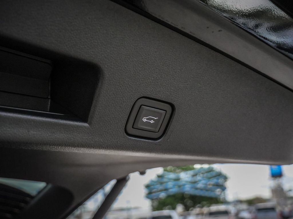 New 2027 Chevrolet Traverse LT w/ Driver Confidence Package FWD image 13