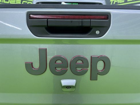 Used 2020 Jeep Gladiator Rubicon w/ Advanced Safety Group AWD/4WD image 12