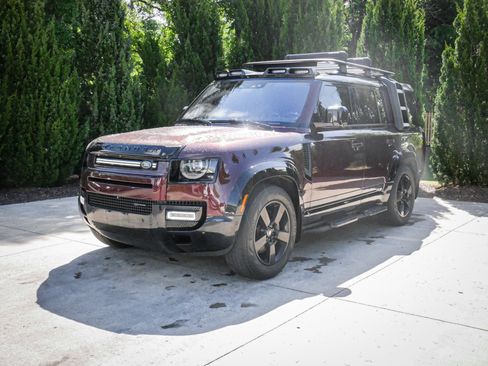 Used 2023 Land Rover Defender 130 X-Dynamic SE AWD/4WD image 5