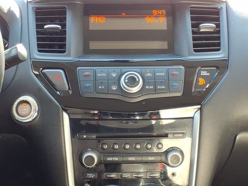 Used 2015 Nissan Pathfinder S AWD/4WD image 6