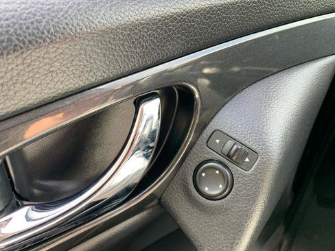Used 2018 Nissan Rogue SV AWD/4WD image 23