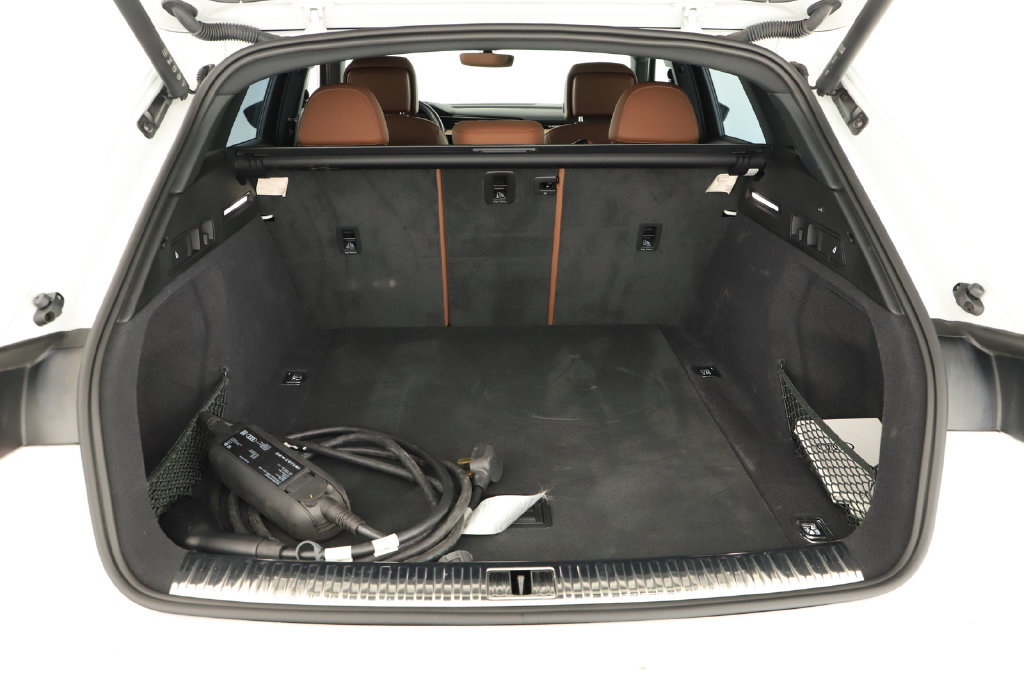 Used 2024 Audi Q8 e-tron Premium Plus AWD/4WD image 29