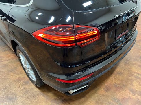 Used 2016 Porsche Cayenne AWD/4WD image 38