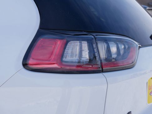 Used 2021 Jeep Cherokee Trailhawk image 17