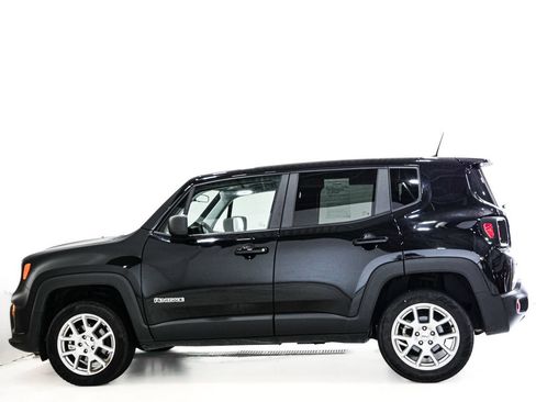 Used 2023 Jeep Renegade Latitude AWD/4WD image 5