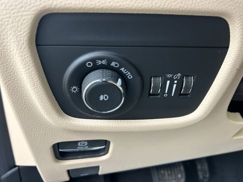 New 2026 Jeep Grand Cherokee Limited w/ Limited Altitude Package AWD/4WD image 25