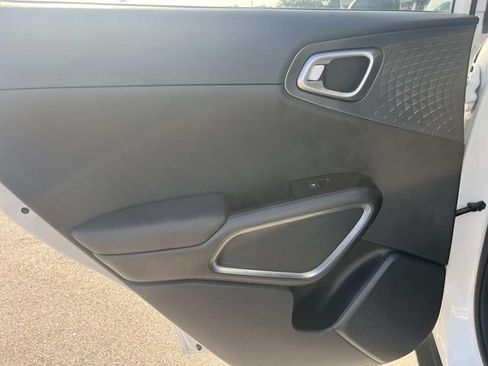 Used 2021 Kia Soul S FWD image 18