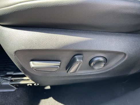 Used 2021 Toyota Highlander XLE AWD/4WD image 10