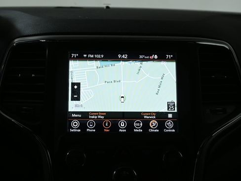 Used 2018 Jeep Grand Cherokee Altitude image 20