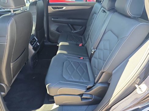Used 2024 Volkswagen Atlas Cross Sport SE AWD/4WD image 16