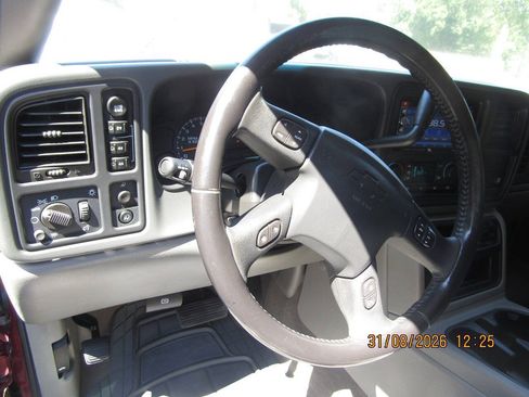 Used 2006 Chevrolet Avalanche Z71 w/ Sun And Sound Package AWD/4WD image 17