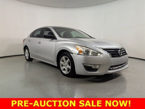 Used 2013 Nissan Altima 2.5 S image 1