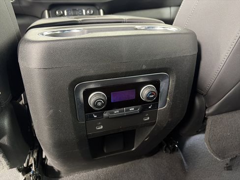 Used 2022 Chevrolet Tahoe Z71 w/ Luxury Package image 21