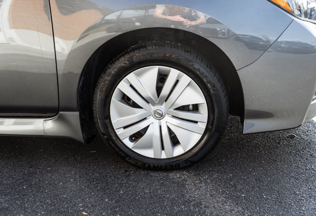 Used 2025 Nissan Leaf S FWD image 4