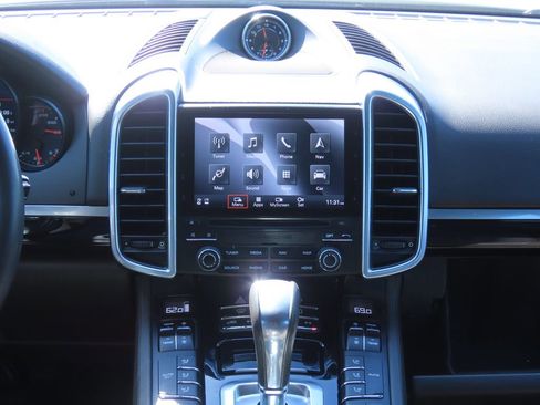 Used 2018 Porsche Cayenne image 8