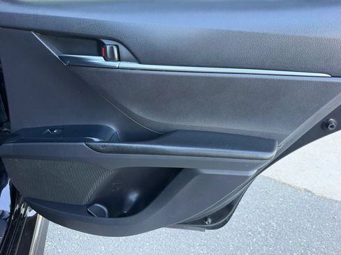 Used 2018 Toyota Camry SE w/ Moonroof Package FWD image 17