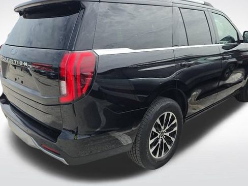 Used 2025 Ford Expedition Platinum AWD/4WD image 2