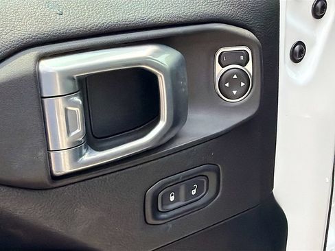 Used 2023 Jeep Wrangler Unlimited Sahara AWD/4WD image 20