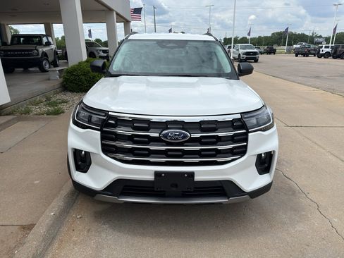 New 2026 Ford Explorer Active AWD/4WD image 2