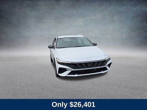 Used 2025 Hyundai Elantra SEL image 4