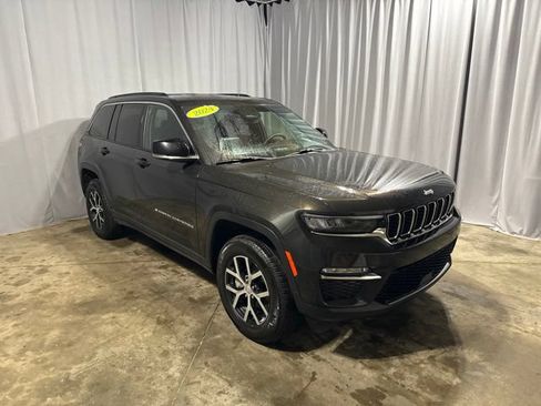 Used 2024 Jeep Grand Cherokee Limited AWD/4WD image 9