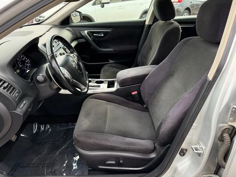 Used 2013 Nissan Altima 3.5 SV w/ Navigation Pkg FWD image 12