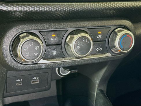 Used 2024 Nissan Kicks SV w/ Interior Electronics Package FWD image 13