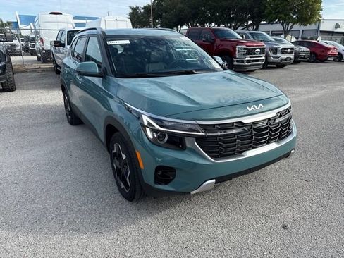 Used 2025 Kia Seltos EX w/ EX Sunroof Package FWD image 4