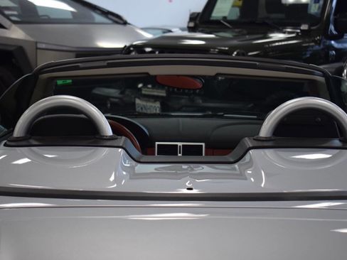 Used 2008 Chrysler Crossfire Limited image 27