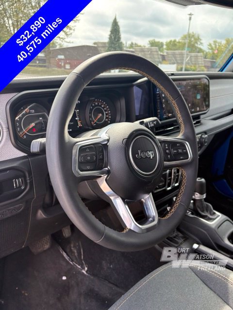 Used 2024 Jeep Wrangler Unlimited Sahara w/ Technology Group AWD/4WD image 19