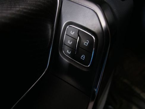 Used 2022 Ford F150 Platinum w/ FX4 Off-Road Package AWD/4WD image 17