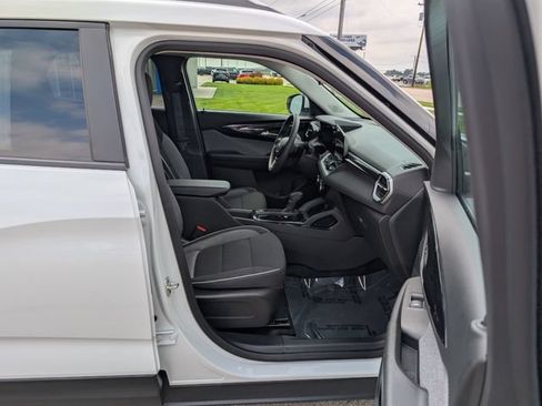 Used 2026 Chevrolet TrailBlazer LT FWD image 3