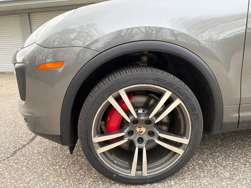 Used 2015 Porsche Cayenne Turbo AWD/4WD image 8
