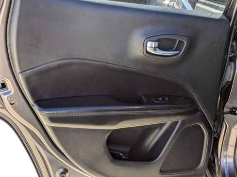 Used 2019 Jeep Compass Altitude image 14