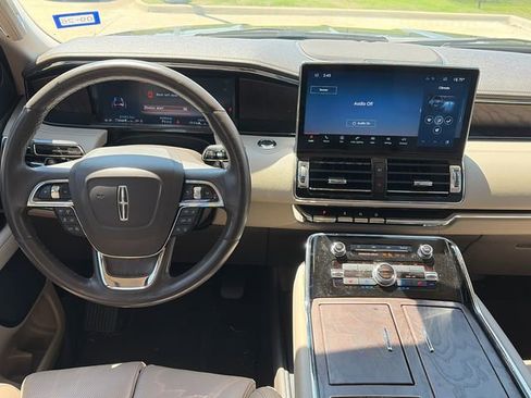 Used 2023 Lincoln Navigator 4WD image 14