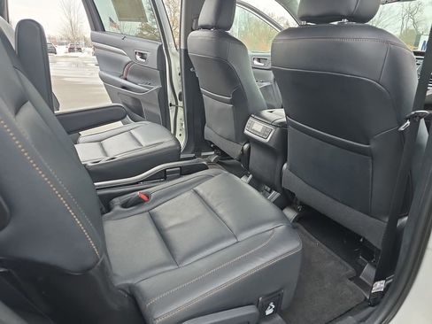 Certified 2019 Toyota Highlander Limited Platinum image 13