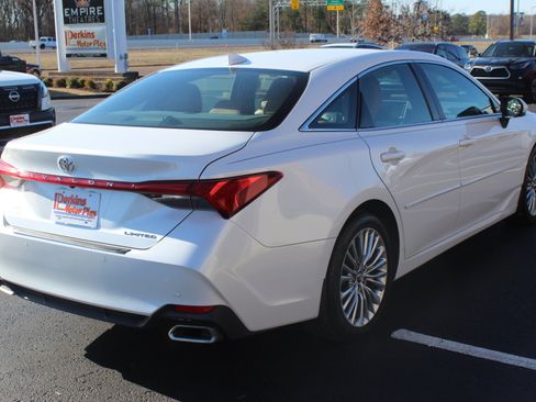 Used 2020 Toyota Avalon Limited image 6