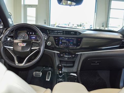 Used 2023 Cadillac XT6 Sport w/ Technology Package AWD/4WD image 12