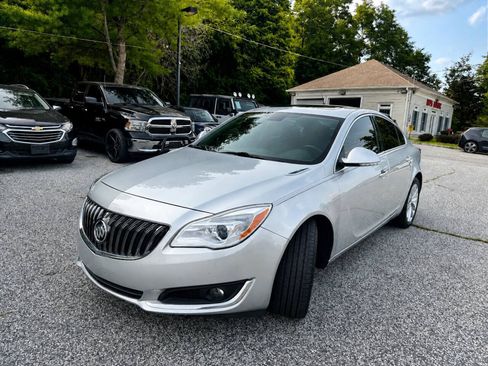 Used 2015 Buick Regal Premium w/ Experience Buick Package AWD/4WD image 2